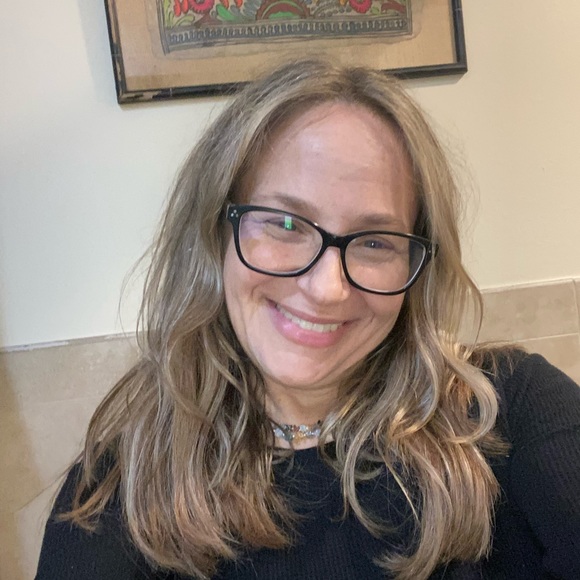 Meet your Posher, Andrea - Picture 2 of 2